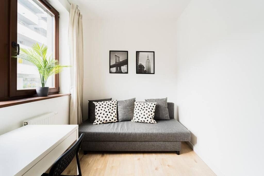 City Center - 3 Rooms - New Building - Private Parking Place - Garage 弗罗茨瓦夫 外观 照片