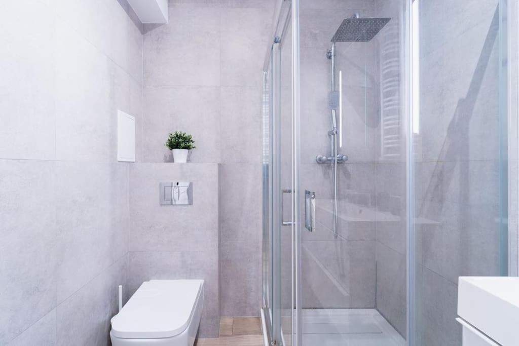 City Center - 3 Rooms - New Building - Private Parking Place - Garage 弗罗茨瓦夫 外观 照片